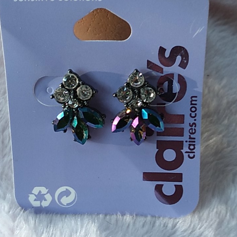 3/$12NWT"Claires" sensitive solution post earrings